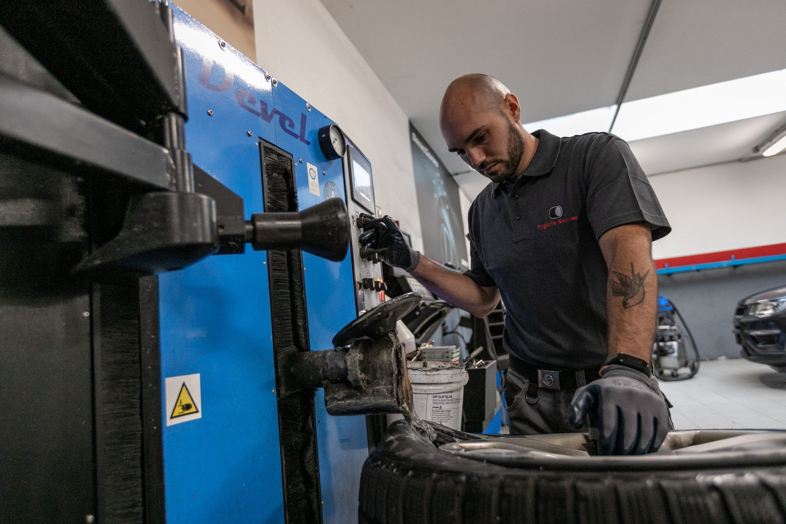 Frigerio Gomme via Marostica Milano, officina