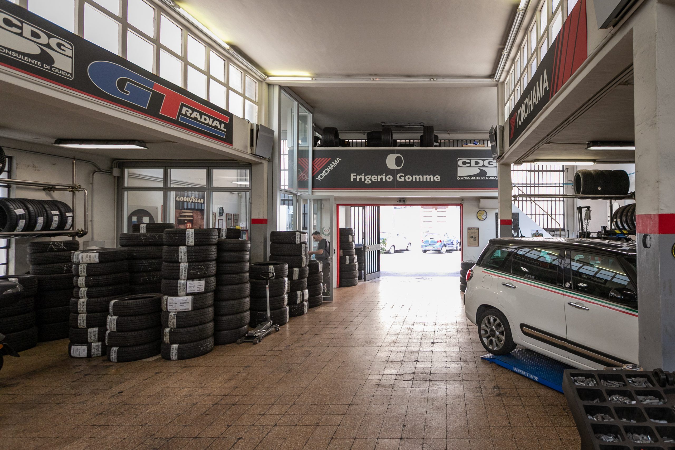 Frigerio Gomme via Rezia Milano, pneumatici