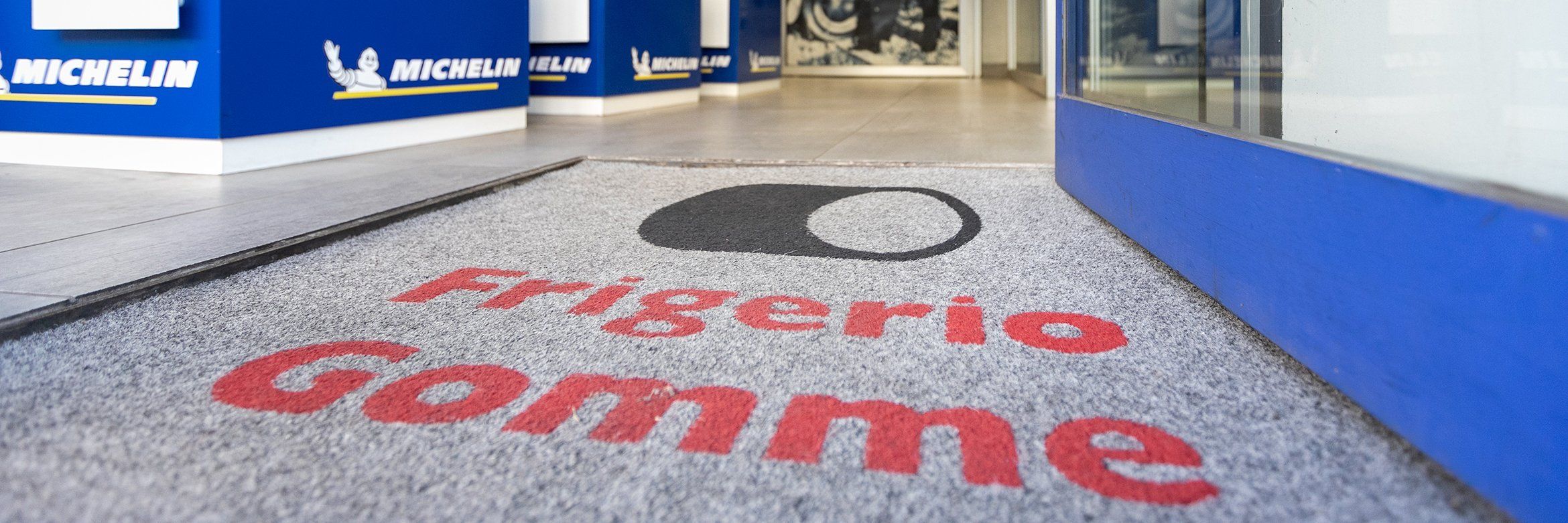 il Gommista di Milano, ingresso